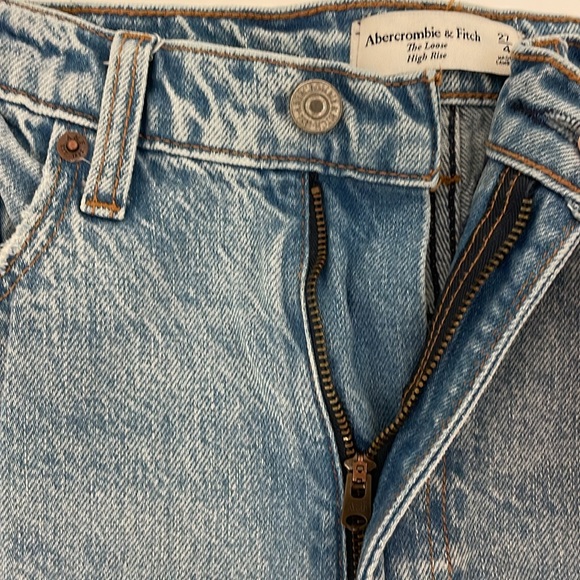 Abercrombie The Loose High Rise Jean - Picture 7 of 11